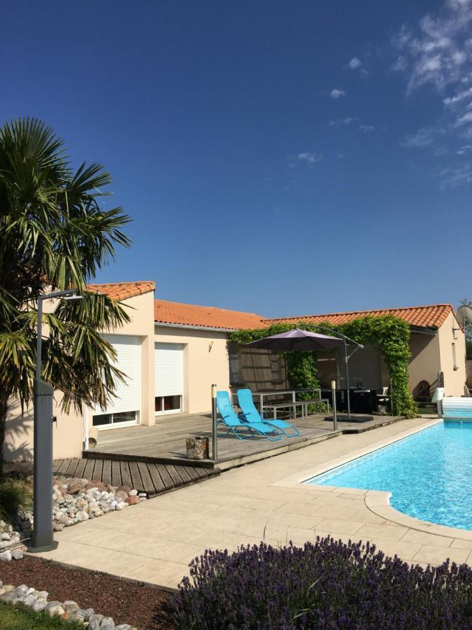 La Chambre Des Amis Parthenay Exterior photo