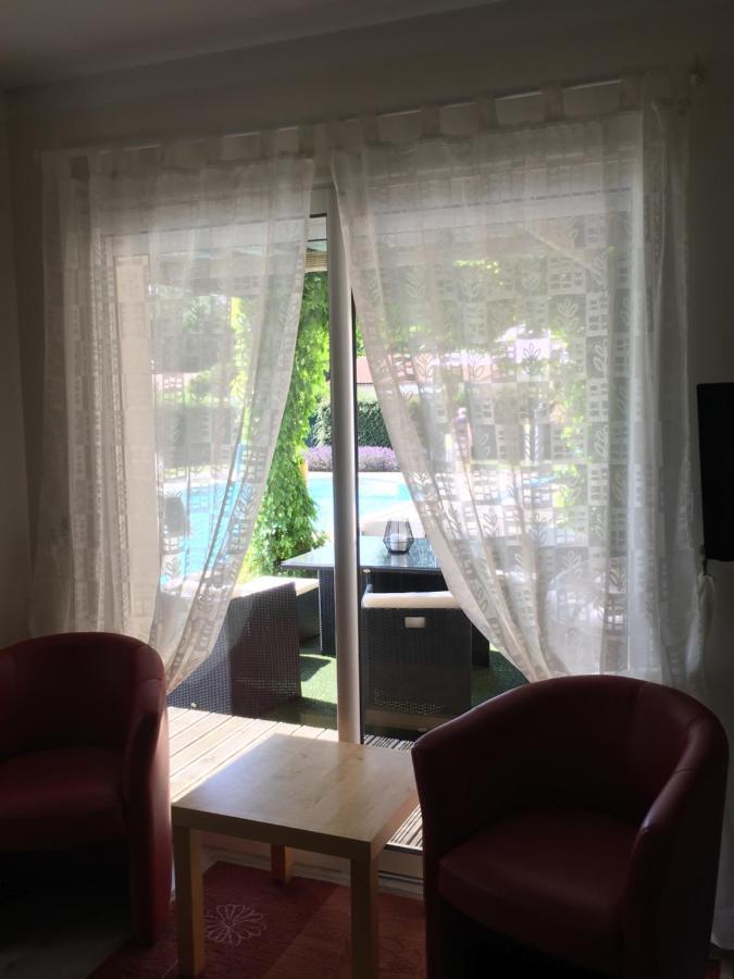 La Chambre Des Amis Parthenay Exterior photo